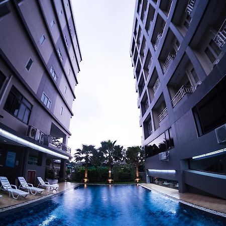 Apple Holiday Bangkok Exterior photo