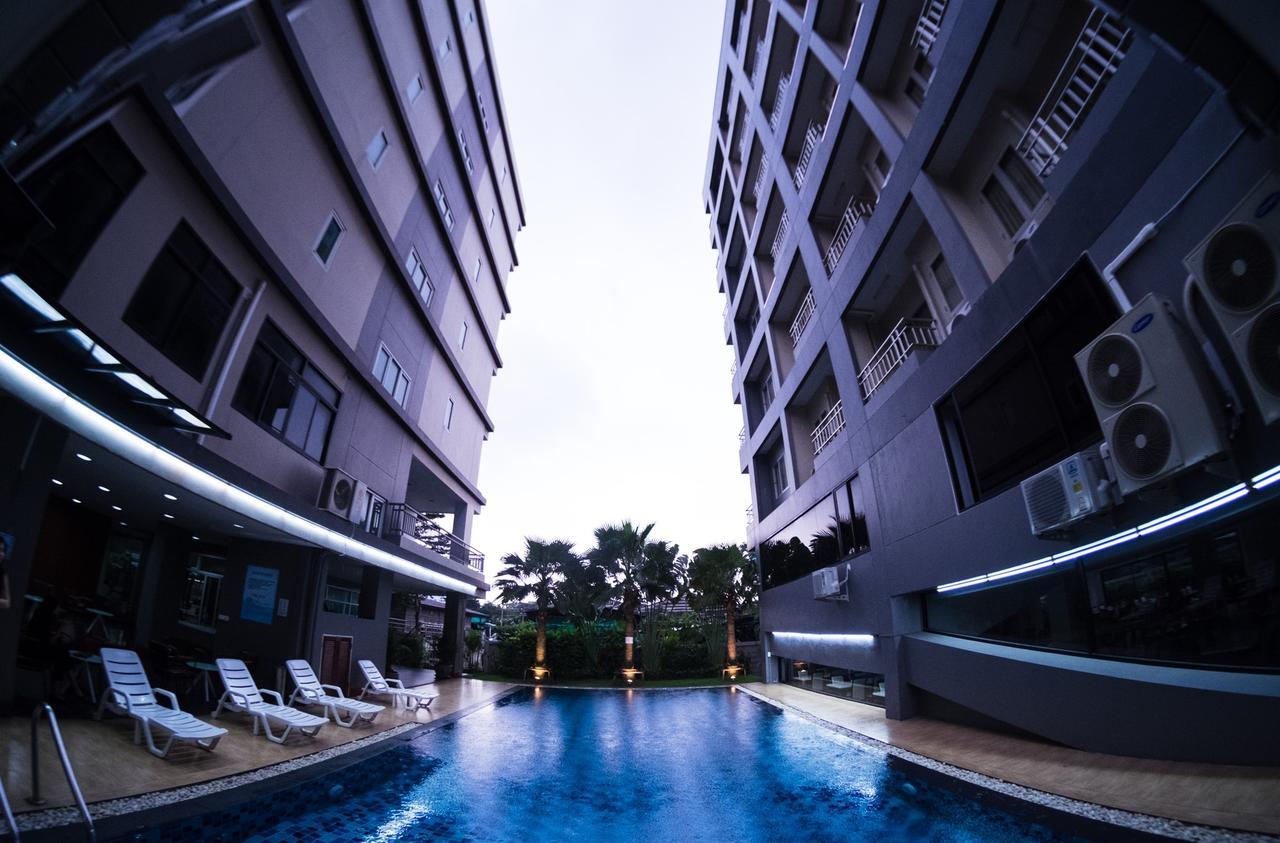Apple Holiday Bangkok Exterior photo